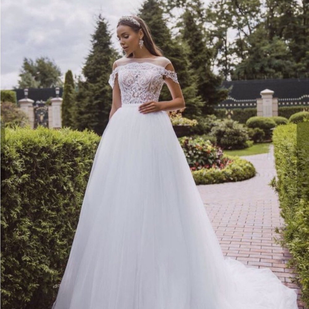 Elegant White Lace Off-Shoulder Dress